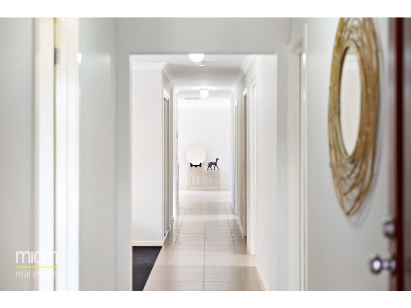 4 Viaduct Parade, Truganina VIC 3029