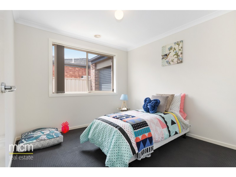 4 Viaduct Parade, Truganina VIC 3029