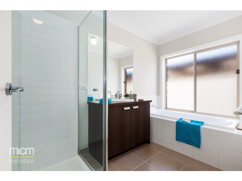 4 Viaduct Parade, Truganina VIC 3029