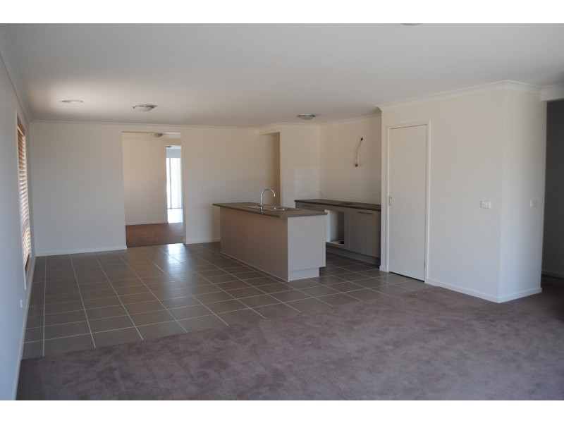 3 Warunda Parade, Point Cook VIC 3030