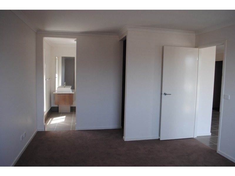 3 Warunda Parade, Point Cook VIC 3030