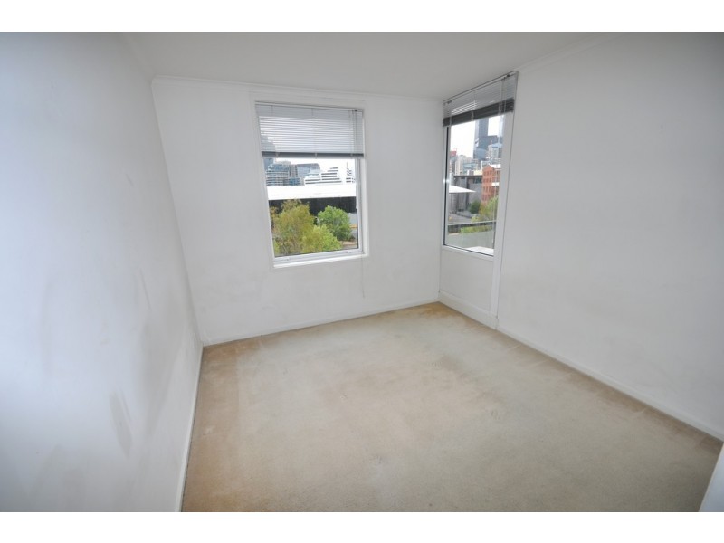 REF 23385/79 Whiteman Street, Southbank VIC 3006