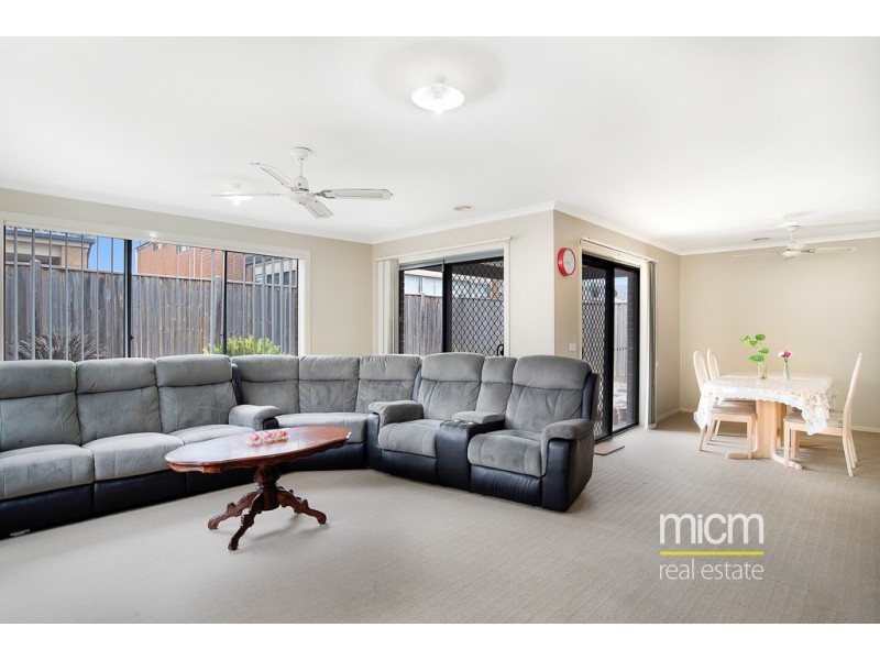 8 Mallard Close, Williams Landing VIC 3027