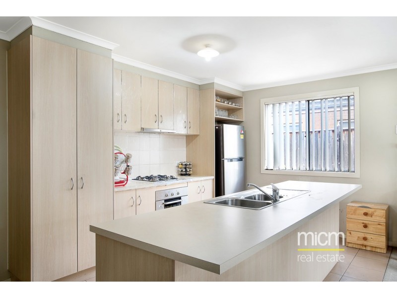 8 Mallard Close, Williams Landing VIC 3027