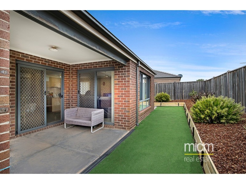 8 Mallard Close, Williams Landing VIC 3027