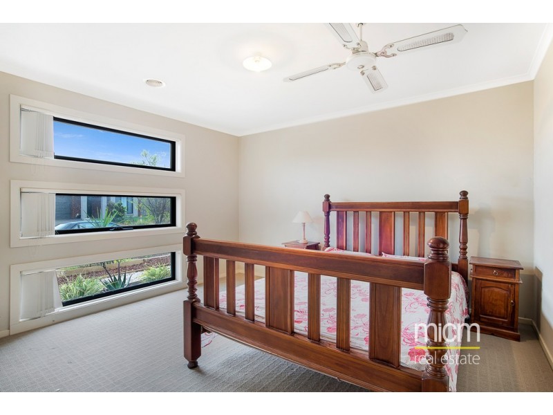 8 Mallard Close, Williams Landing VIC 3027