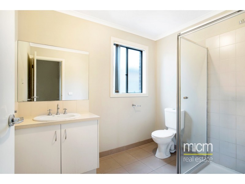 8 Mallard Close, Williams Landing VIC 3027