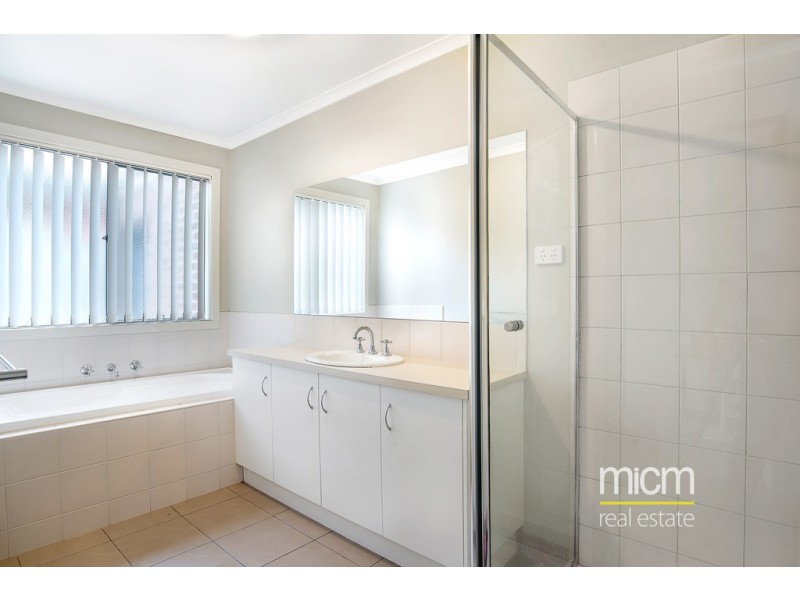 8 Mallard Close, Williams Landing VIC 3027