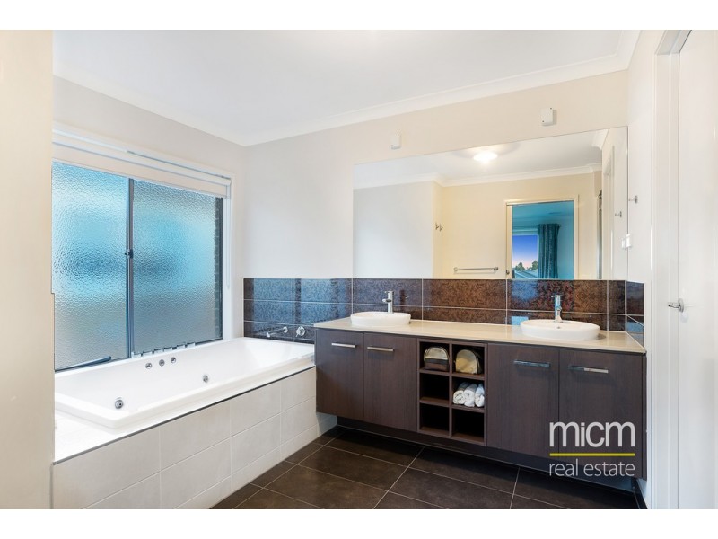 24 Fireside Avenue, Point Cook VIC 3030