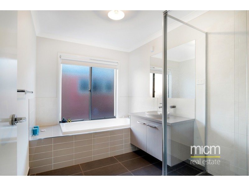 24 Fireside Avenue, Point Cook VIC 3030