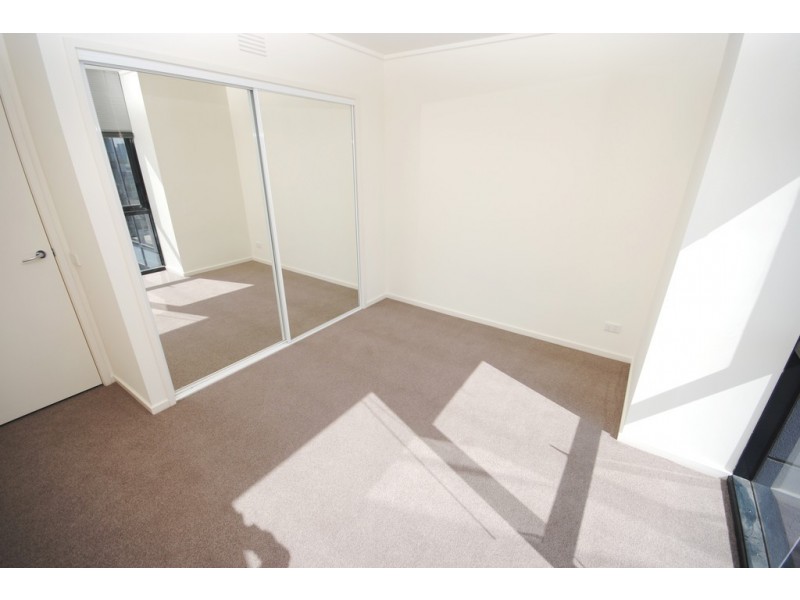 REF 23400/100 Kavanagh Street, Southbank VIC 3006