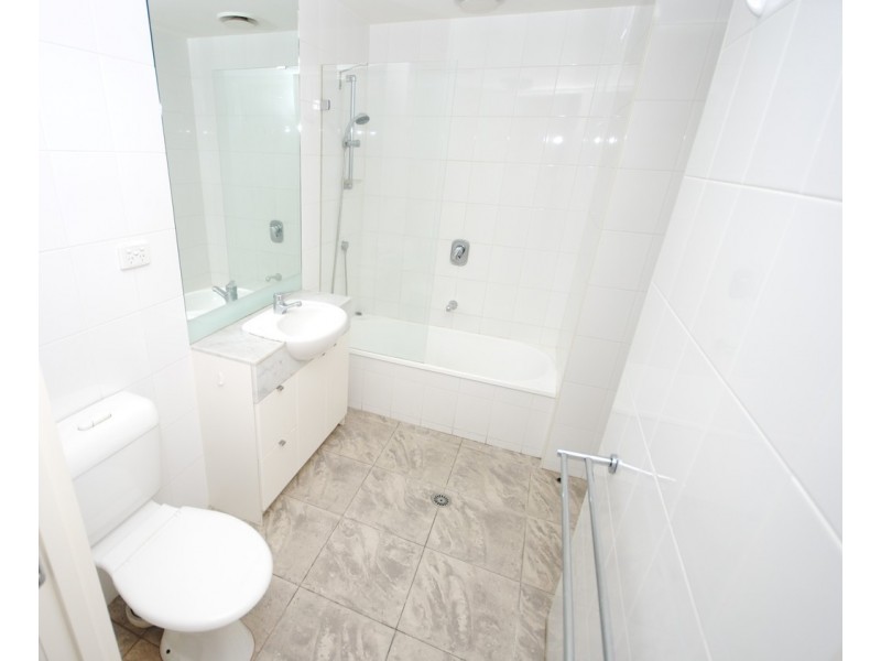 REF 23400/100 Kavanagh Street, Southbank VIC 3006