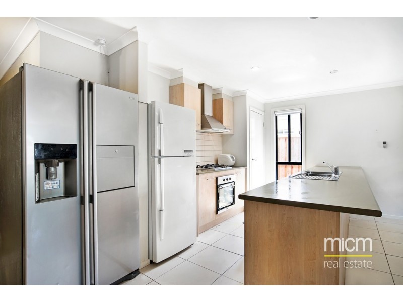 27 Eagle Way, Deer Park VIC 3023