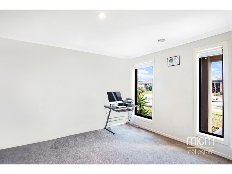 27 Eagle Way, Deer Park VIC 3023