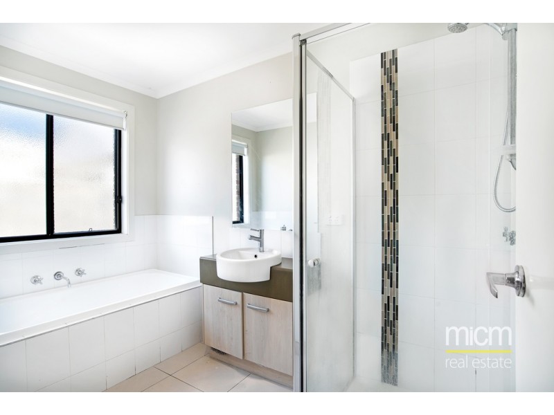 27 Eagle Way, Deer Park VIC 3023