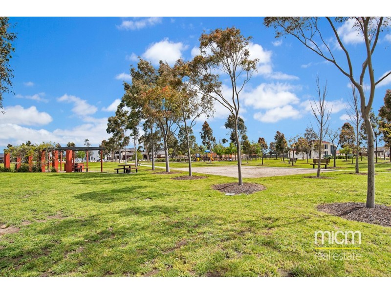 27 Eagle Way, Deer Park VIC 3023
