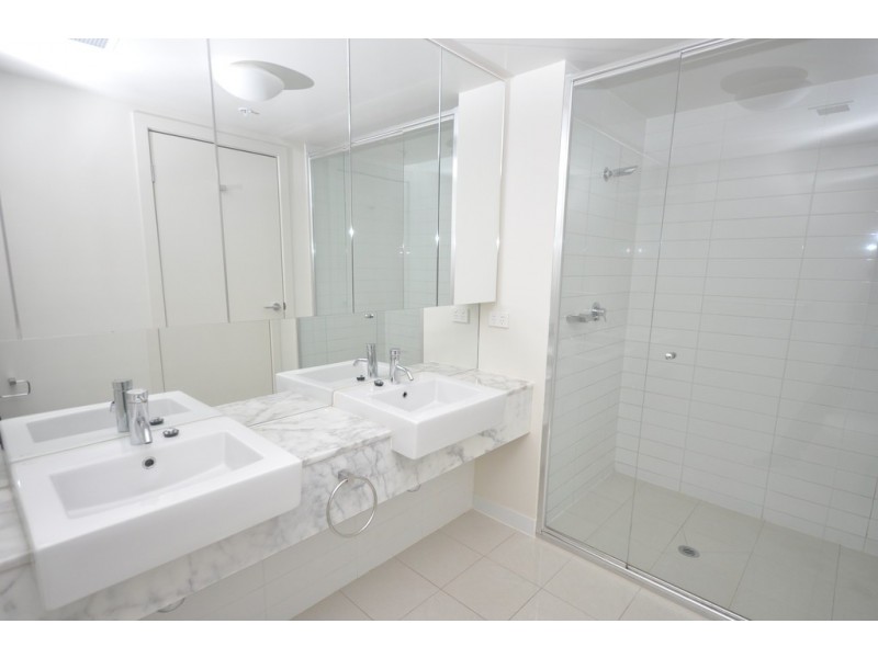 3304/100 Harbour Esplanade, Docklands VIC 3008