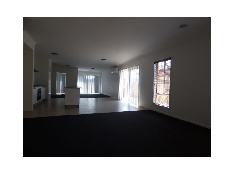 16 Casino Parade, Point Cook VIC 3030
