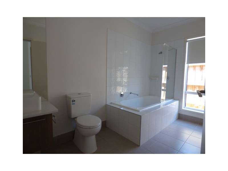 16 Casino Parade, Point Cook VIC 3030