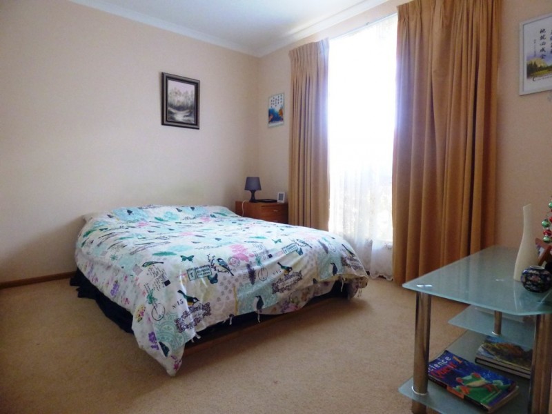 8 Strickland Avenue, Hoppers Crossing VIC 3029