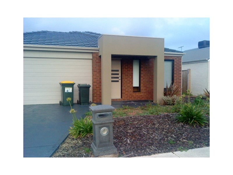 27 Eagle Way, Deer Park VIC 3023