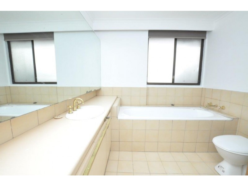 15/27 Queens Road, Melbourne VIC 3000