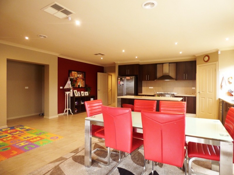 32 Pearce Circuit, Point Cook VIC 3030