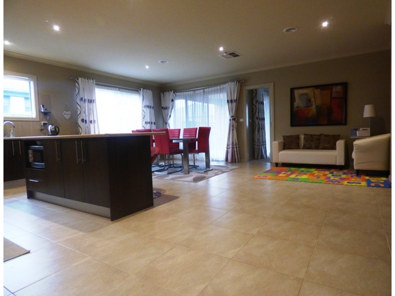 32 Pearce Circuit, Point Cook VIC 3030