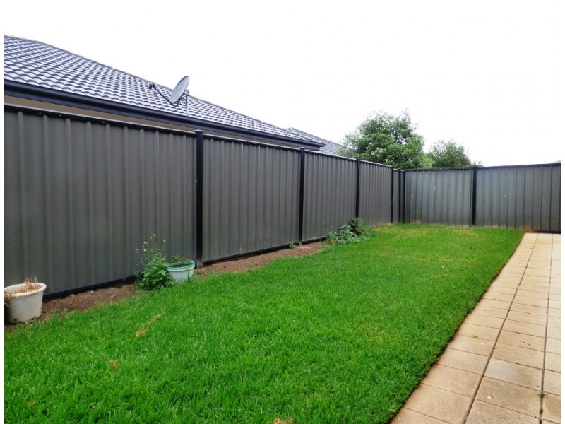 32 Pearce Circuit, Point Cook VIC 3030