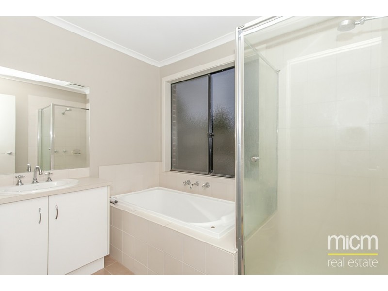 16 Balmain Circuit, Taylors Hill VIC 3037