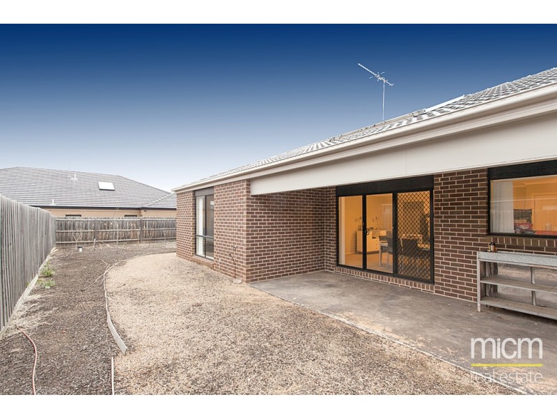 16 Balmain Circuit, Taylors Hill VIC 3037