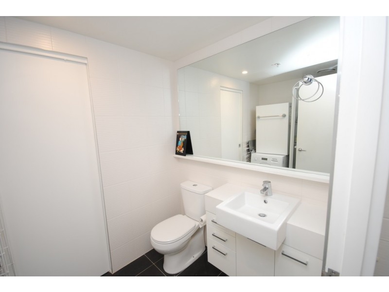 REF 23499/241 City Road, Southbank VIC 3006