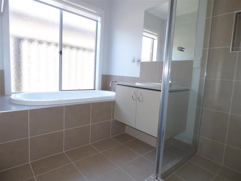 16 Gallant Road, Point Cook VIC 3030