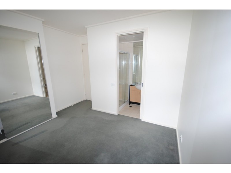 REF 23502/83 Whiteman Street, Southbank VIC 3006