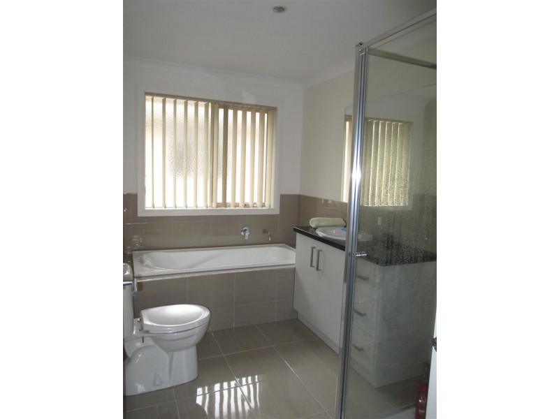 33 Hemsley Promenade, Point Cook VIC 3030