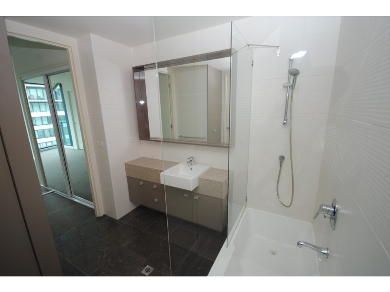 REF 23527/180 City Road, Southbank VIC 3006