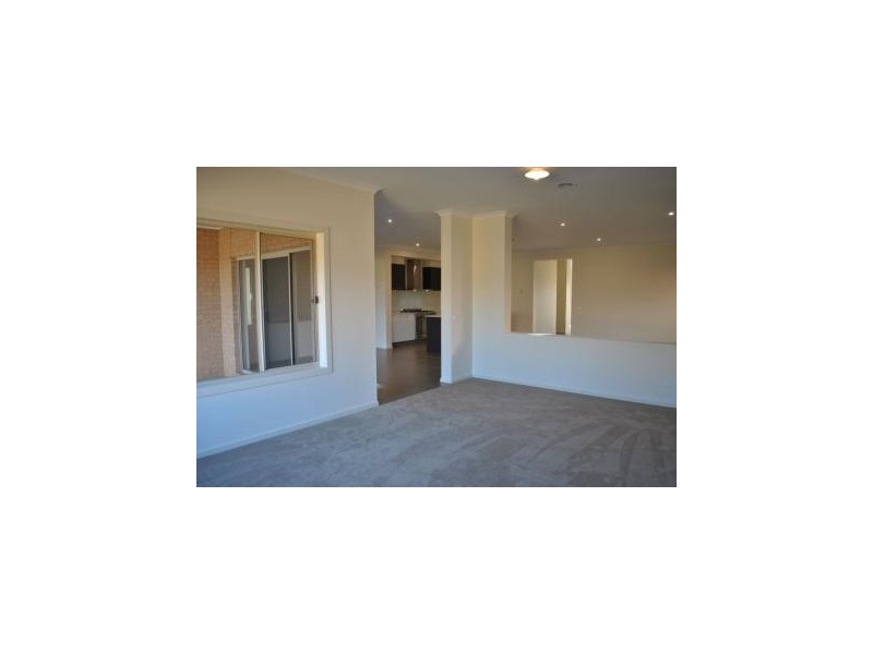 12 Heatherbell Avenue, Point Cook VIC 3030