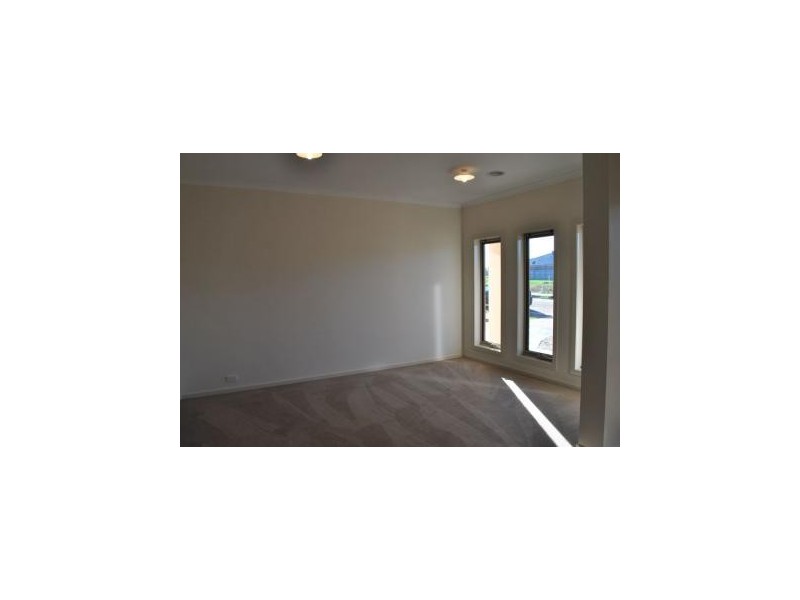 12 Heatherbell Avenue, Point Cook VIC 3030