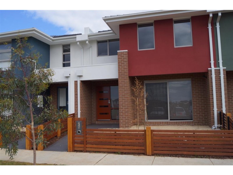 6 Swanview Walk, Point Cook VIC 3030