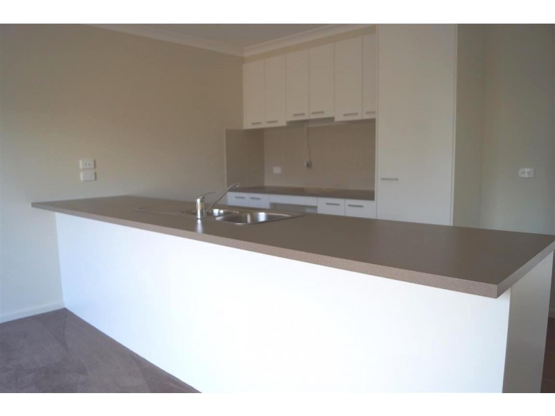 6 Swanview Walk, Point Cook VIC 3030