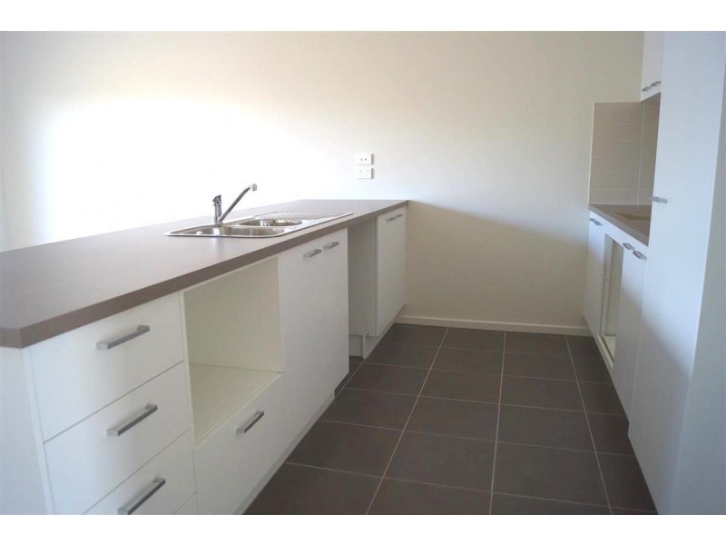 6 Swanview Walk, Point Cook VIC 3030