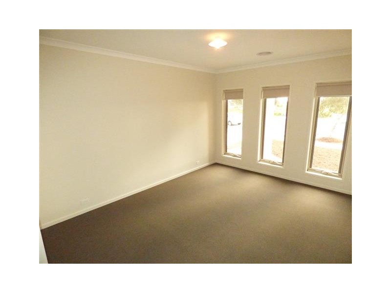 25 Whisper Boulevard, Point Cook VIC 3030