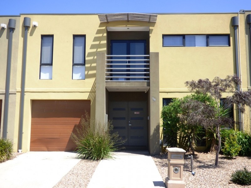 19 Hyde Park Terrace, Point Cook VIC 3030