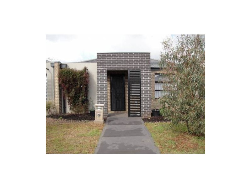 3 Peppermint Walk, Melton VIC 3337