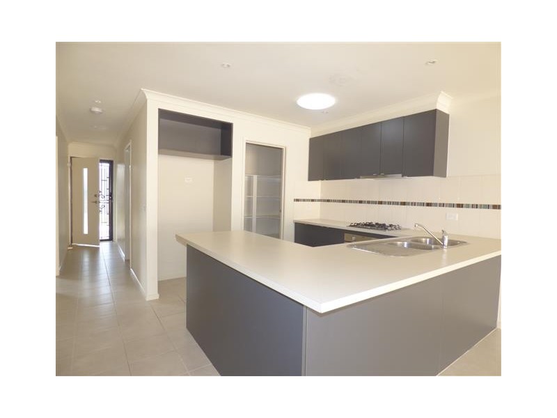 3 Peppermint Walk, Melton VIC 3337