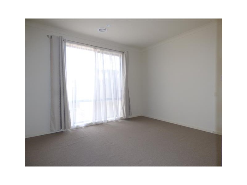 3 Peppermint Walk, Melton VIC 3337