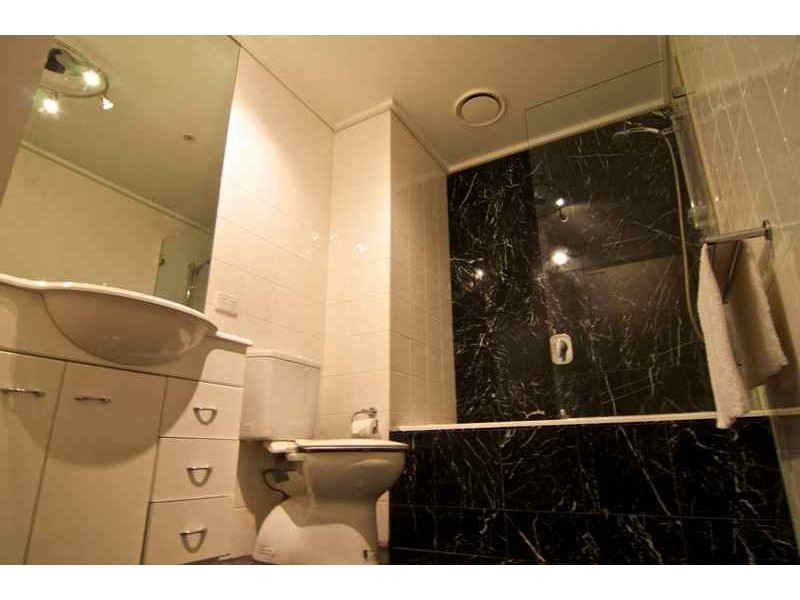 REF 23572/99 Whiteman Street, Southbank VIC 3006