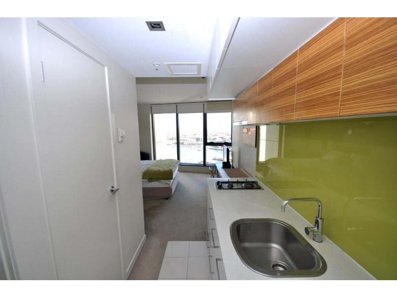 2709b/100 Harbour Esplanade, Docklands VIC 3008