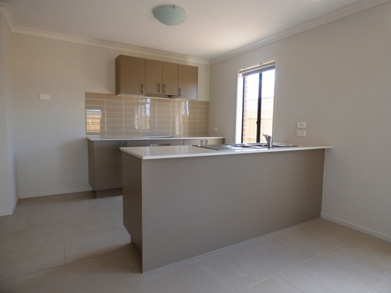 1 Hilda Drive, Brookfield VIC 3338