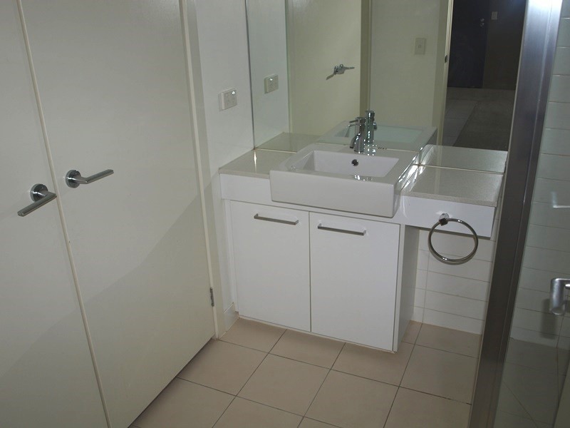 2511A/100 Harbour Esplanade, Docklands VIC 3008